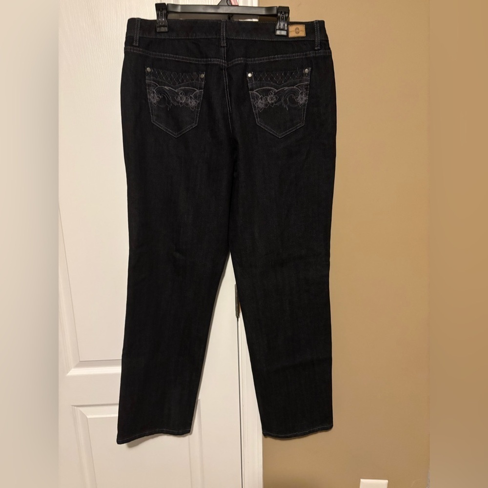 Bandolino Women’s Dark Black Jeans - Picture 3 of 7